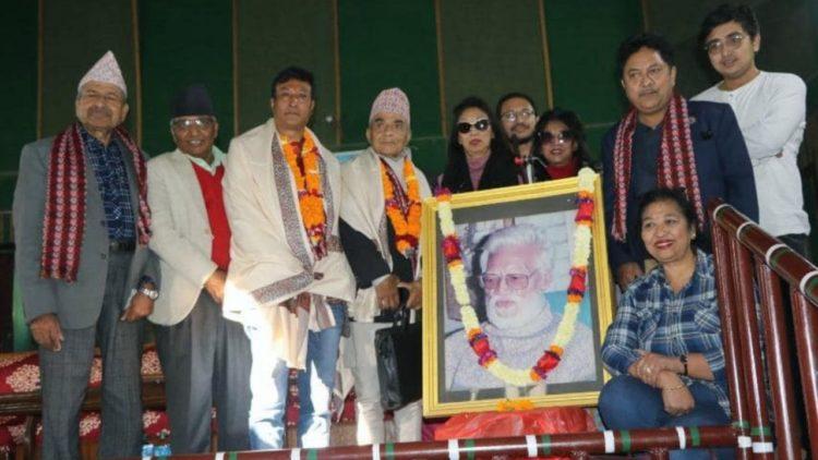 जीवन श्रेष्ठ  तथा नरेन्द्रराज पौडेललाई  व्यथित प्रतिभा सम्मान