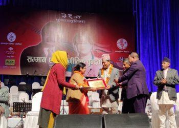 तीर्थकुमारी थापा र रत्न बेहोसीलाई ‘नारायण गोपाल स्मृति सम्मान’