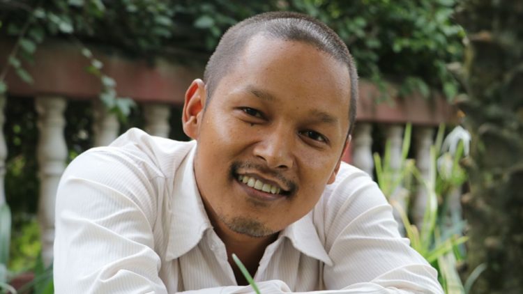 आमाका हात र जलिरहेका कविता