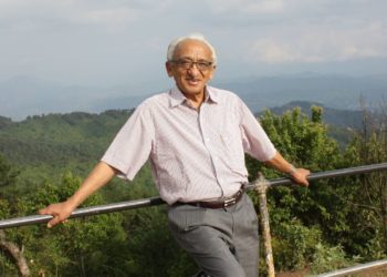 बर्खी फुकाउँदा