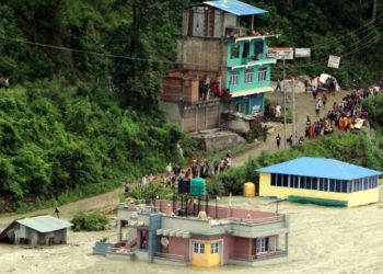 मेलम्ची रोइरहेछ