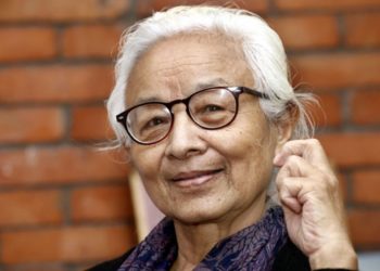 शताब्दी पग्लेको ओढारसित मान्छे