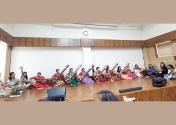 प्रज्ञा–पाठशाला सङ्गीत सङ्गतमा १७ जना नारी स्रष्टाको वृन्द वादन