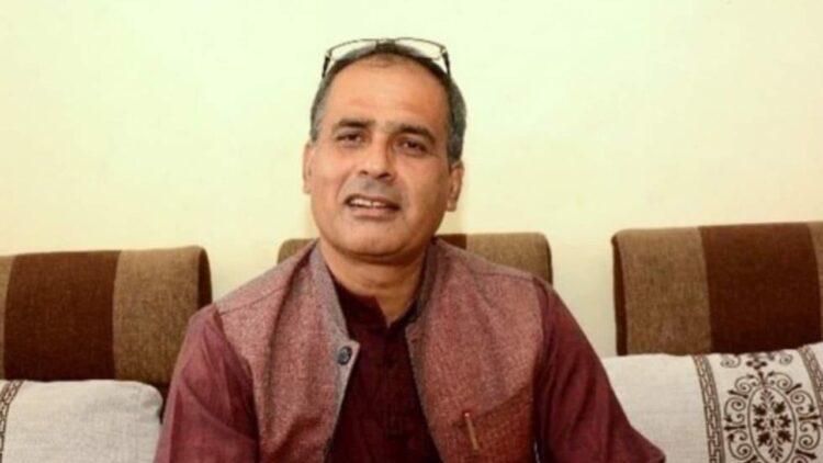 धिरेन्द्र प्रेमर्षीको गजल (पानीले पानीमा नाम लेख्छ पागल)