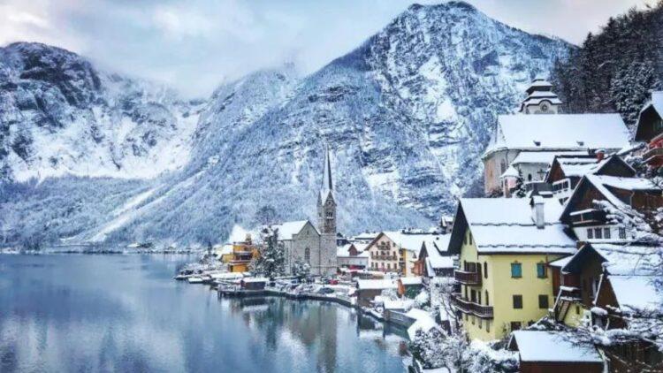 नीला आँखा नीलो हिउँ