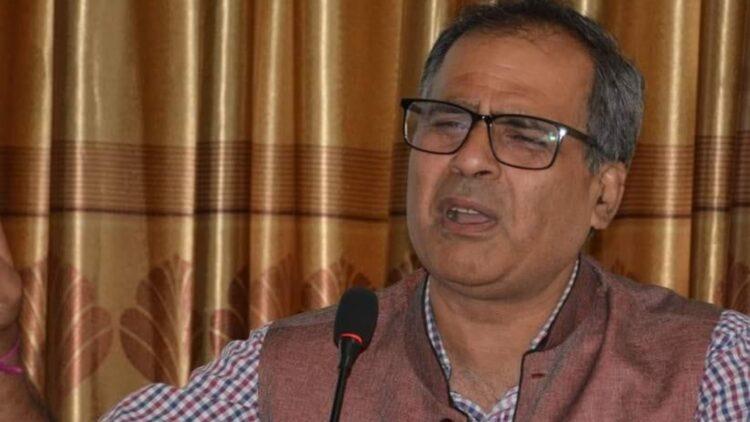 धिरेन्द्र प्रेमर्षीको कविता, कसो होला भन त बुढी, थाले राजनीति