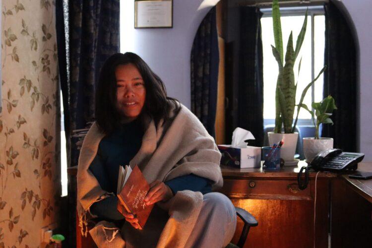 मानवीय संवेदना र पीँधमा रहेका  सरोकारका विषयवस्तुले बढी छुन्छ : विमला तुम्खेवा