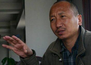 श्रवण मुकारुङको कविता  स साना शब्दहरू सित