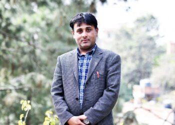 सिर्जना उज्याले हो, र स्रष्टाचाहिँ बत्ती हो : महेश पौड्याल