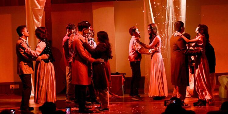 पाठशालामा ‘टुभेल्थ नाइट’ मञ्‍चन