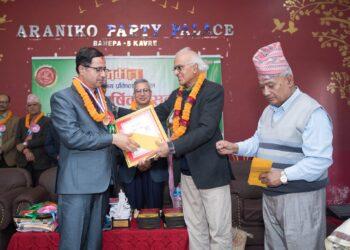 डा. रवीन्द्र समीर पाण्डेलाई जनमत–दीपक वैद्य स्वास्थ्य सम्मान