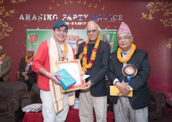 मणि लोहनीलाई जनमत–जनक प्रधान सेवा सम्मान