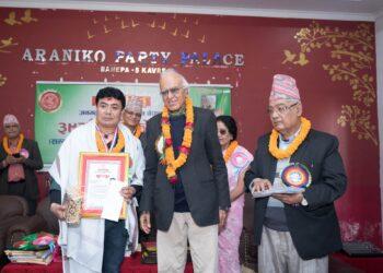 मूर्तिकार राजु तुलाधर लाई जनमत–महेन्द्रलाल कलाकार सम्मान