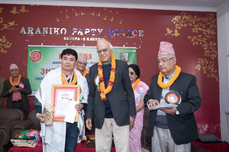 मूर्तिकार राजु तुलाधर लाई जनमत–महेन्द्रलाल कलाकार सम्मान