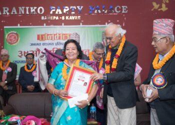 वरिष्ठ आख्यानकार पद्मावती सिंहलाई हृदयचन्द्र–वरिष्ठ जनमत साधक सम्मान