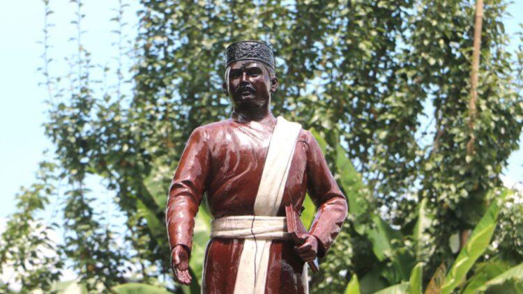 नेपाली जनजिब्रोमा टाँसिएको भानुभक्तको रामायण