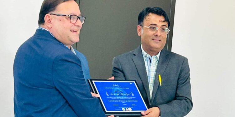 साहित्यकार महेश पौड्याल अमेरिकाको डालसमा सम्मानित