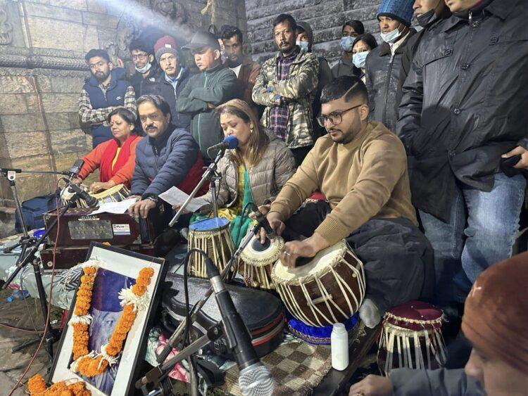 नातीकाजीको स्मृतिमा पशुपतिनाथमा भजन