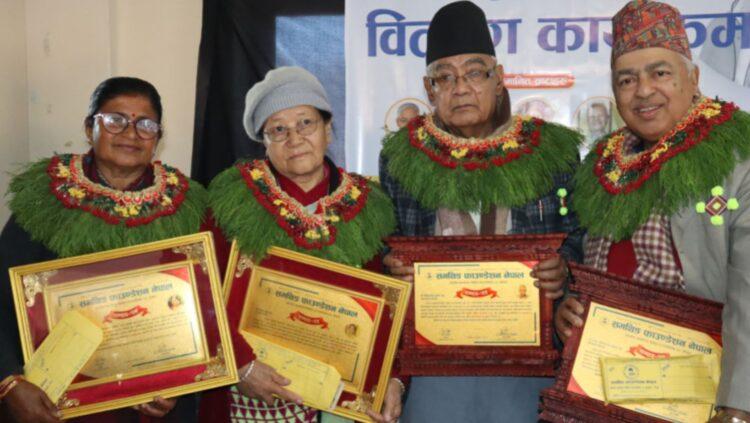 समथिङ फाउण्डेसनले साहित्यकारद्वय मोहन दुवाल र  गोविन्दराज भट्टराईलाई  सम्मान