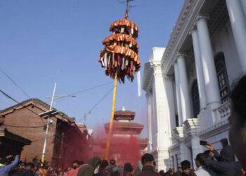 फागु पर्वको विधिवत् सुरुवात : वसन्तपुरमा ठड्याइयो चीर