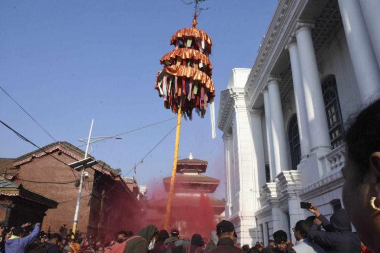 फागु पर्वको विधिवत् सुरुवात : वसन्तपुरमा ठड्याइयो चीर