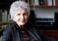 नोबेल विजेता साहित्यकार एलिस मुनरोको निधन