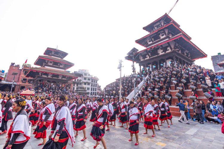 हजार जना कलाकारको संयुक्त धिमे बादन र नृत्य प्रस्तुति