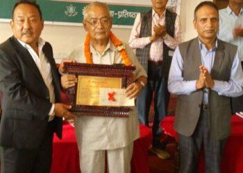 मोहन दुवाल र वीरबहादुर चन्दलाई प्रज्ञा साहित्यिक पत्रकारिता पुरस्कार 