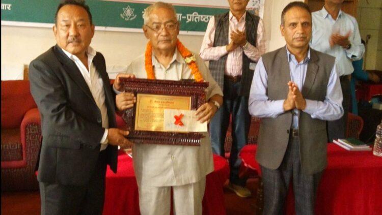 मोहन दुवाल र वीरबहादुर चन्दलाई प्रज्ञा साहित्यिक पत्रकारिता पुरस्कार 